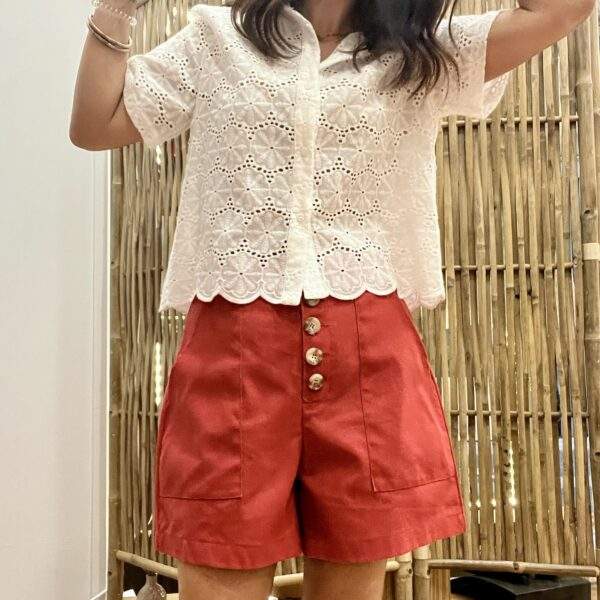 Short rouge NAEL – Taille haute & poches plaquées – Image 2