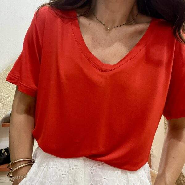 T-shirt rouge YUNA – Tissu doux & effet lumineux – Image 4