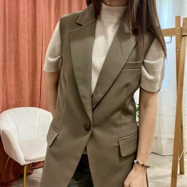 Blazer sans manches NAIROBI kaki – coupe ajustable – Image 2