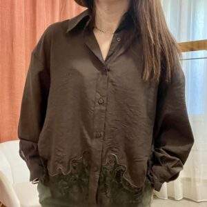 Chemise chocolat SEVILLA – Dentelle et coupe fluide