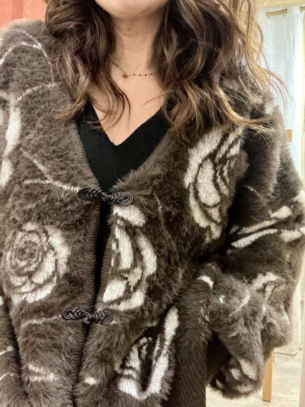 Gilet VERONA en maille douce : Cardigan Chocolat à Fleurs - Made in Italy (Taille Unique) – Image 2